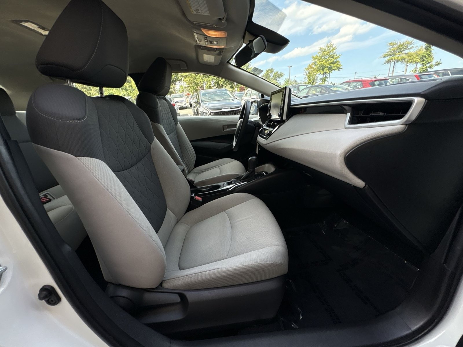 Used 2021 Toyota Corolla LE FWD image 25