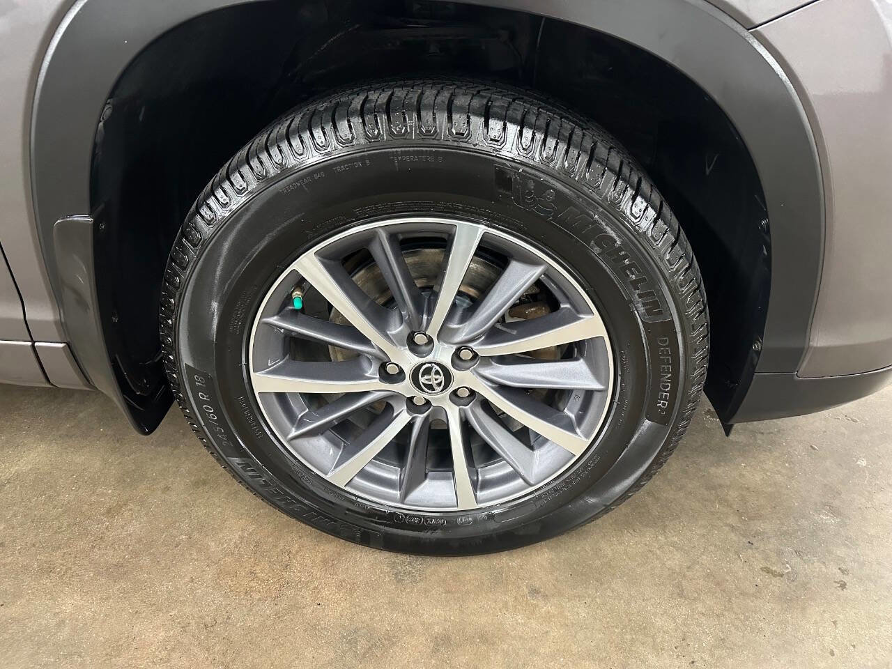 Used 2018 Toyota Highlander XLE image 16