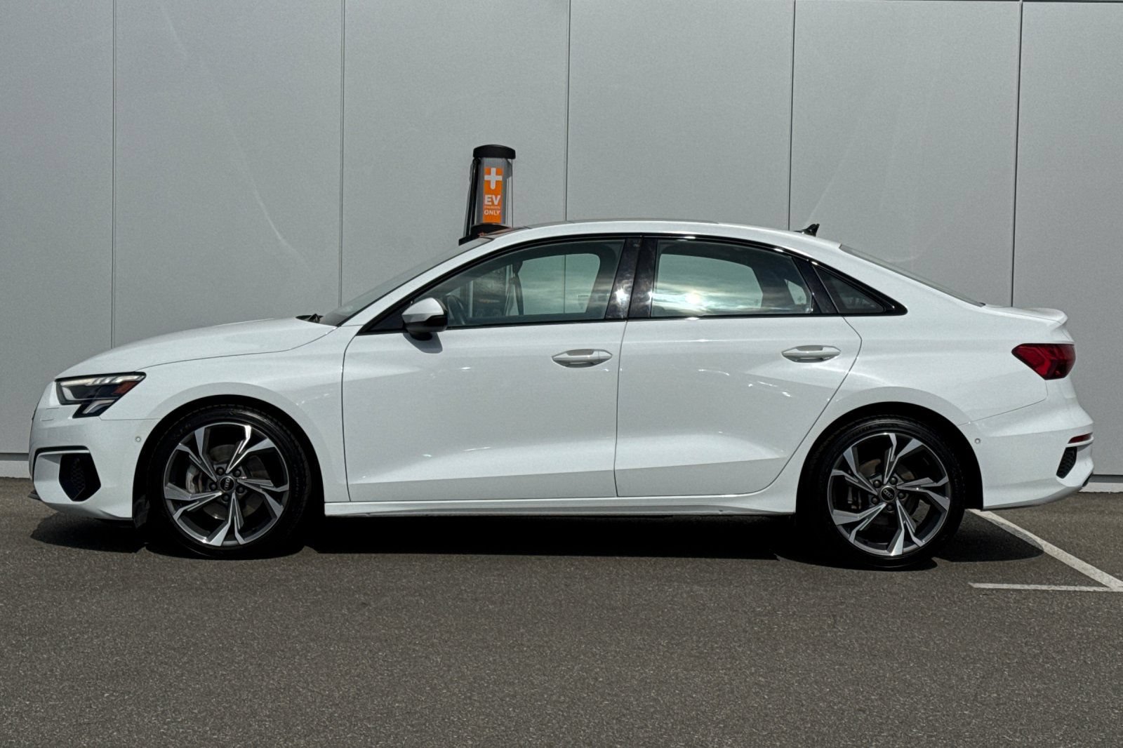 Used 2023 Audi A3 2.0T Premium Plus w/ Premium Plus Package FWD image 2