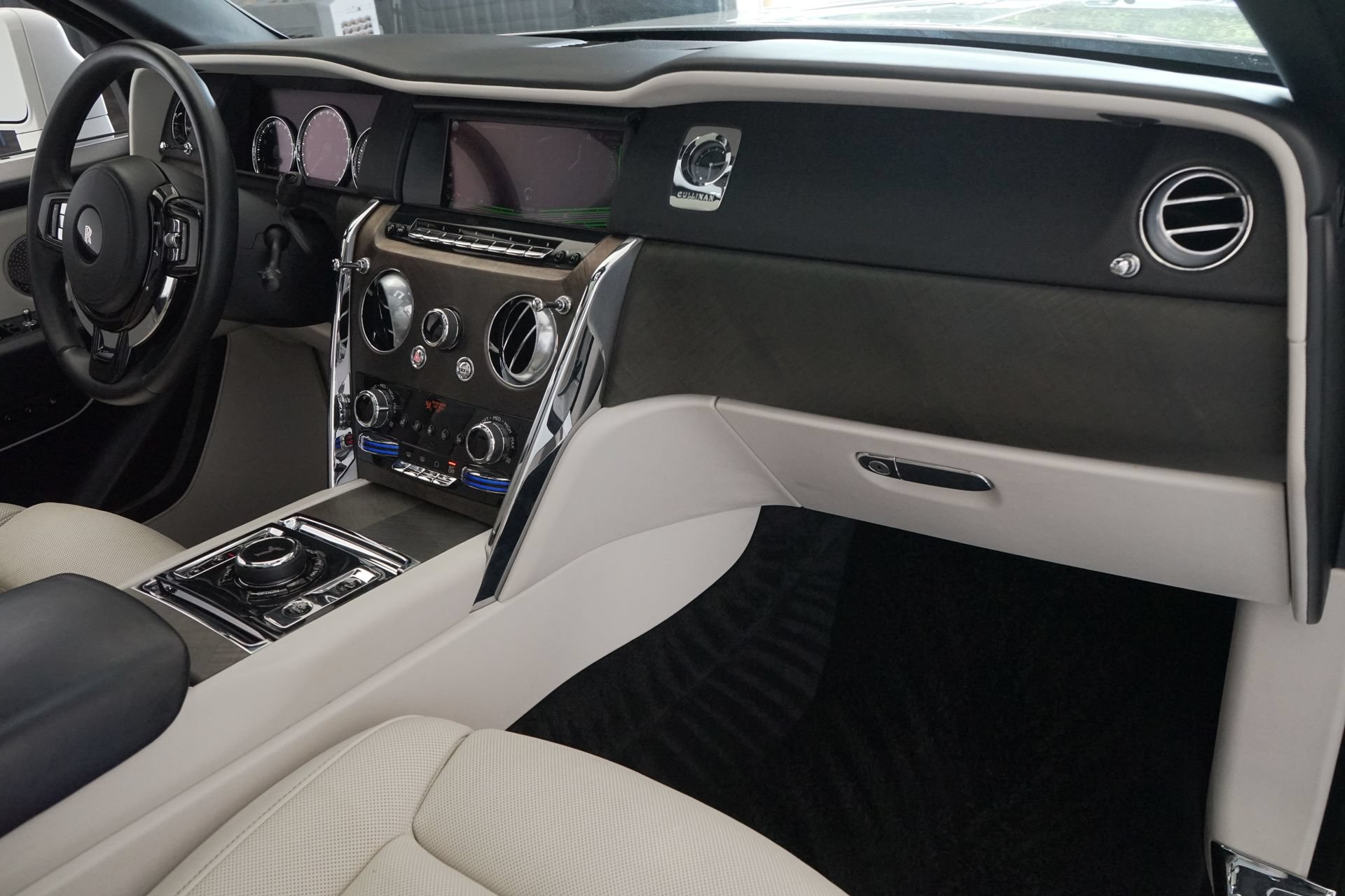 Used 2019 Rolls-Royce Cullinan AWD/4WD image 12
