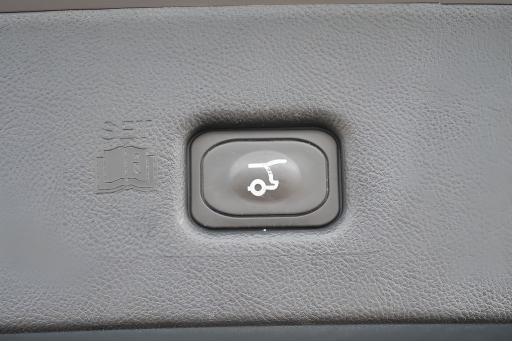 Used 2023 Lincoln Nautilus Reserve AWD/4WD image 11