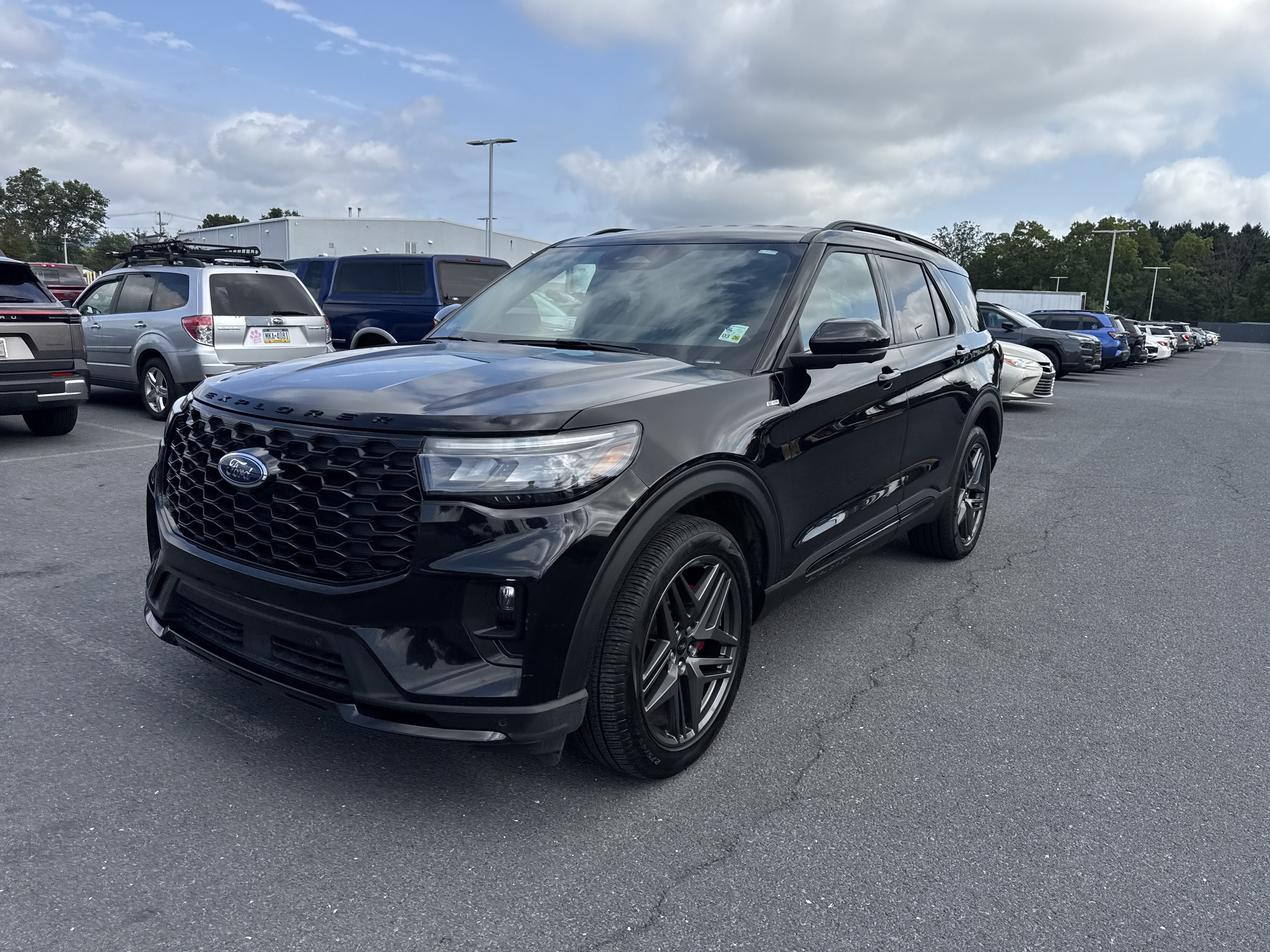 Used 2025 Ford Explorer ST-Line w/ ST-Line Street Pack AWD/4WD image 28