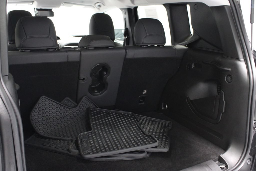 Used 2022 Jeep Renegade Limited AWD/4WD image 18