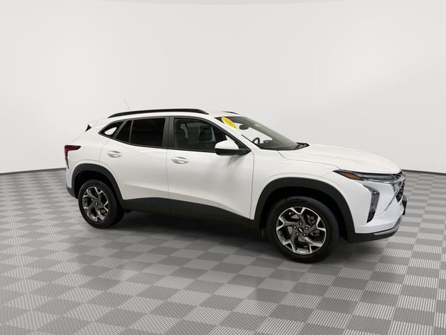 Certified 2025 Chevrolet Trax LT w/ LT Convenience Package FWD image 13