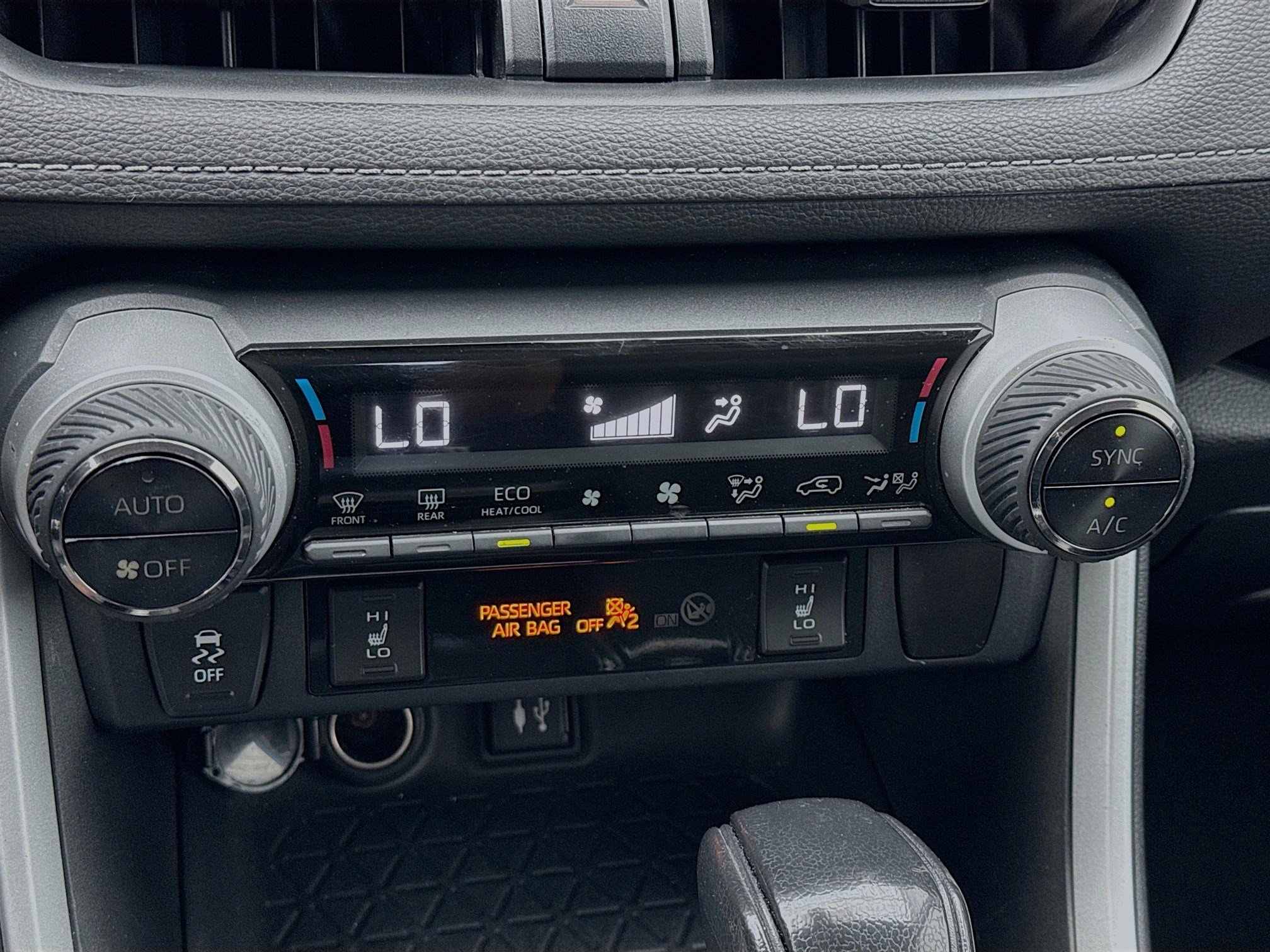 Used 2019 Toyota RAV4 XLE w/ Convenience Package image 12