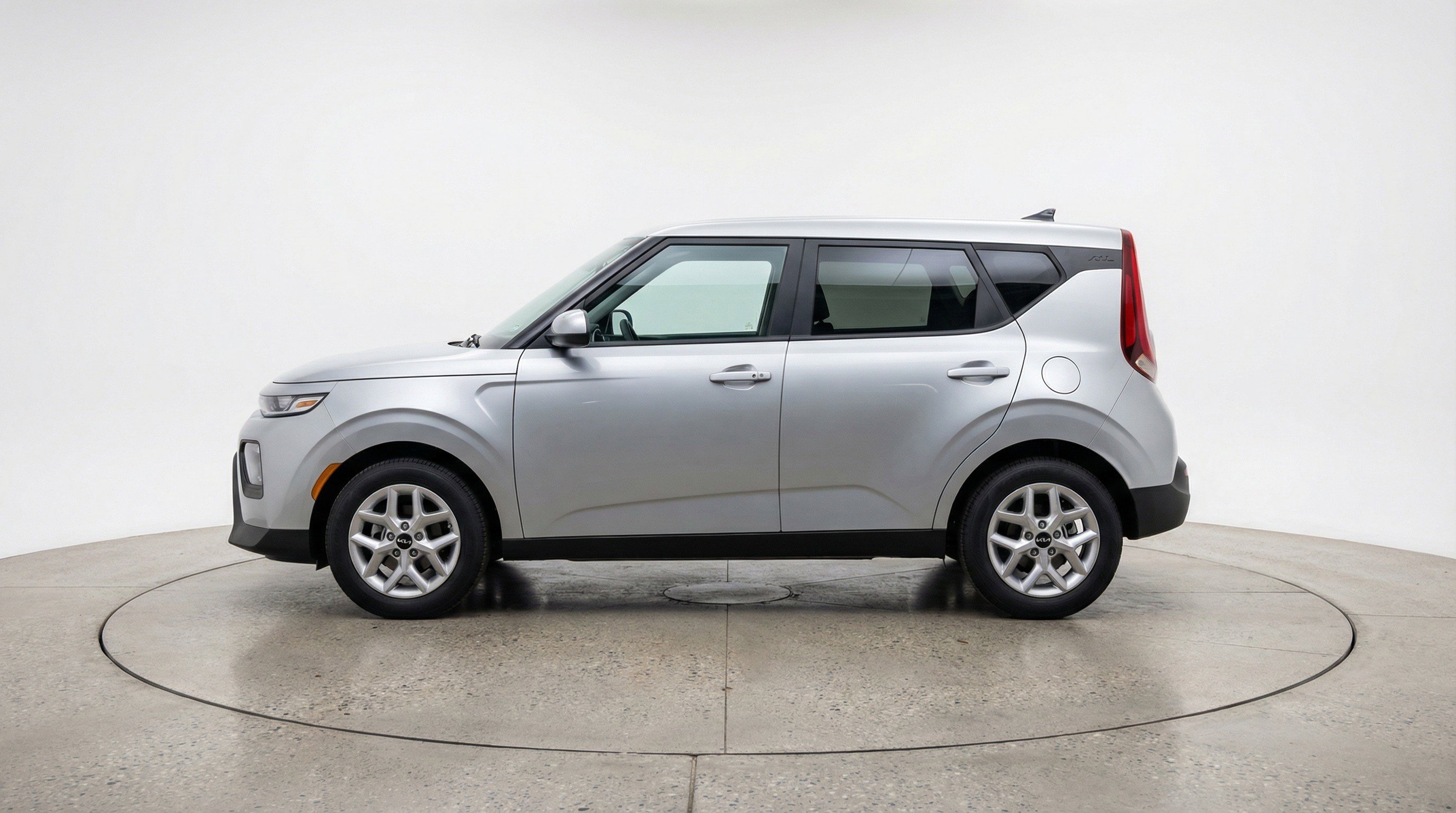 Used 2025 Kia Soul LX w/ LX Technology Package image 5