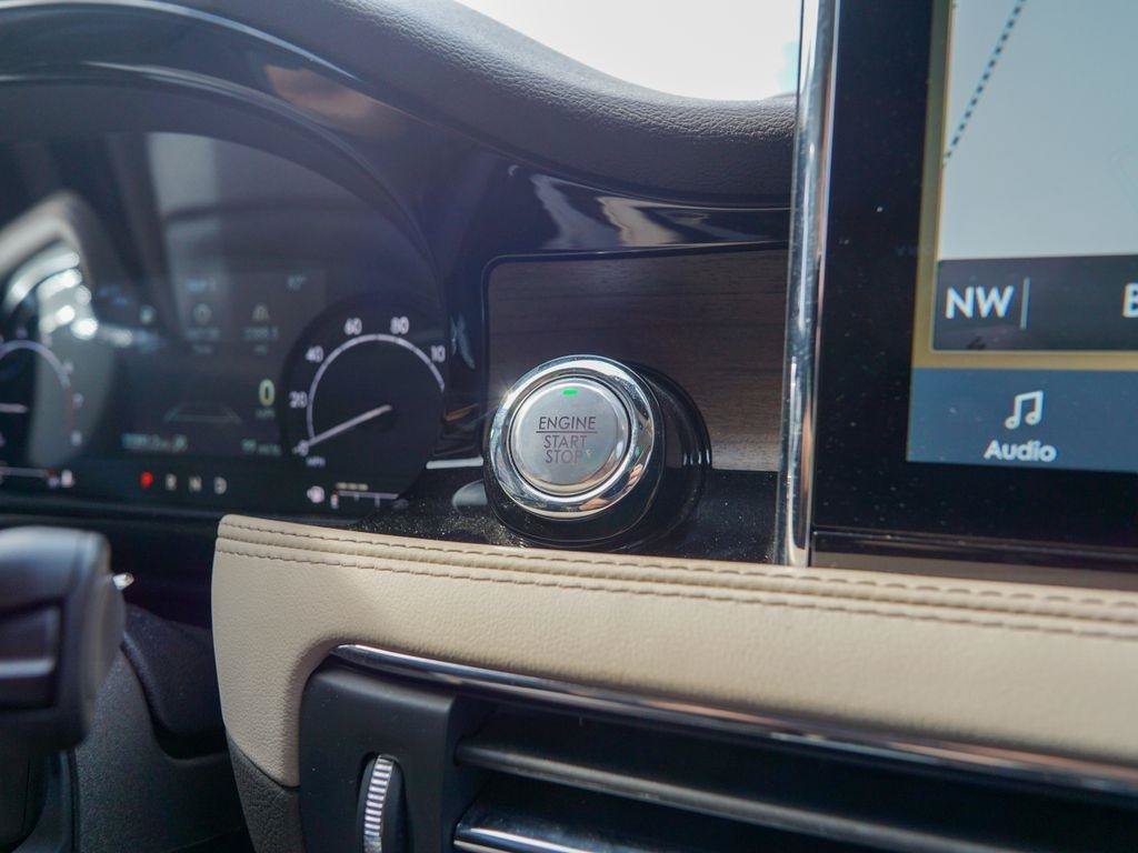 Used 2020 Lincoln Corsair Reserve w/ Equipment Group 201A FWD image 28