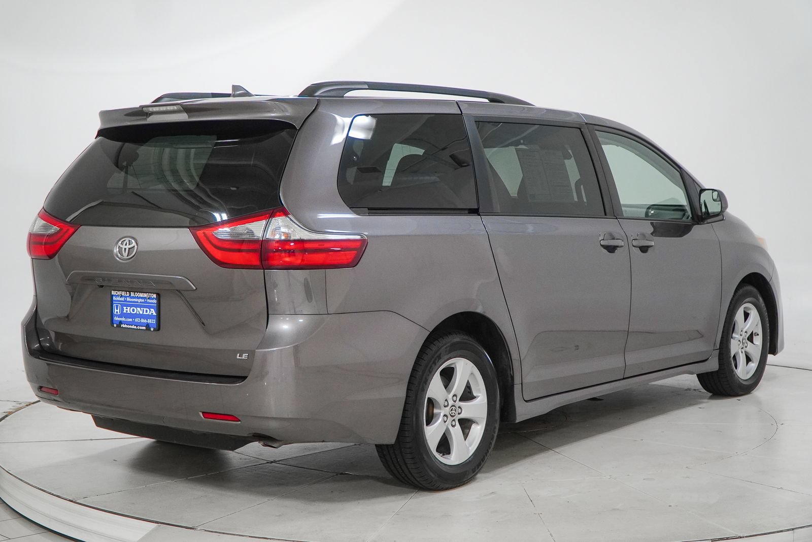 Used 2020 Toyota Sienna LE FWD image 12