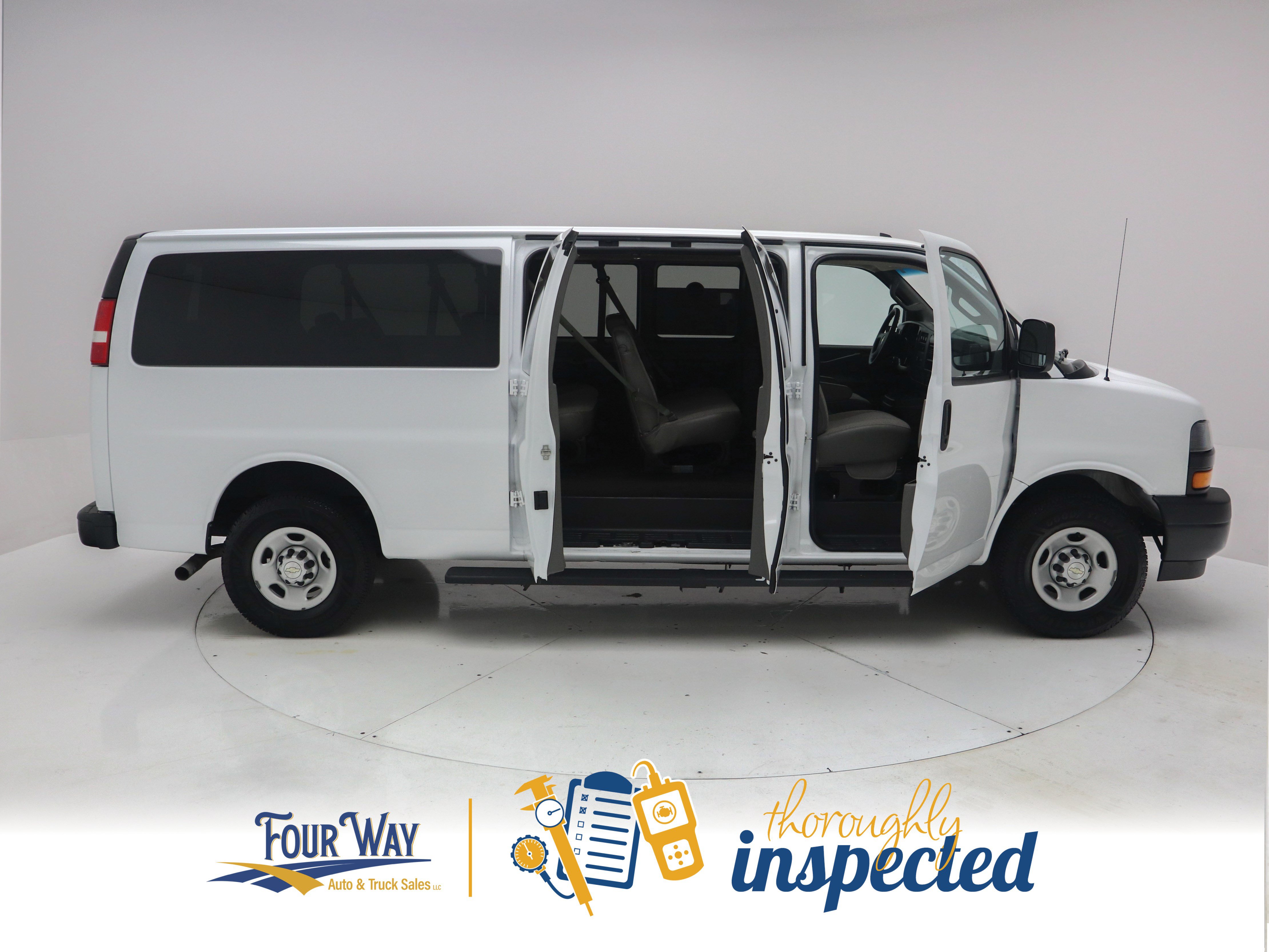 Used 2023 Chevrolet Express 3500 LS RWD image 3