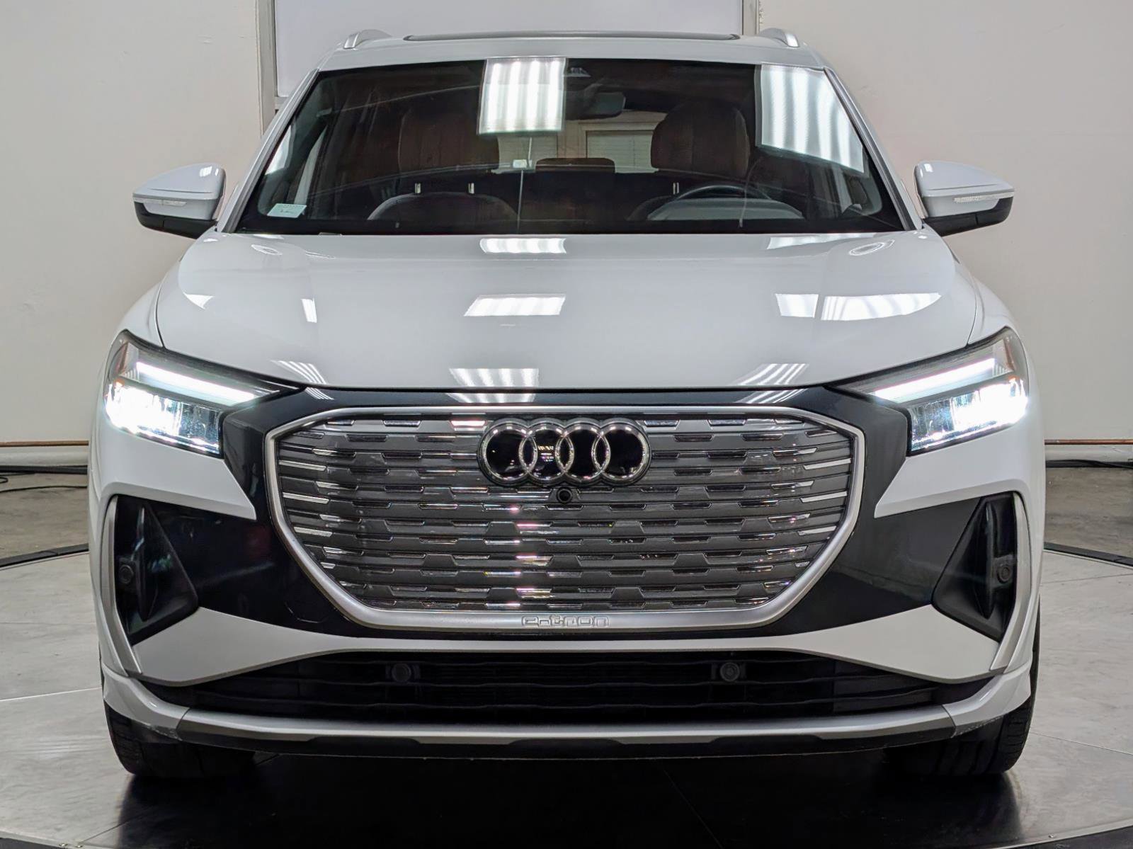 Used 2024 Audi Q4 e-tron Premium Plus image 3