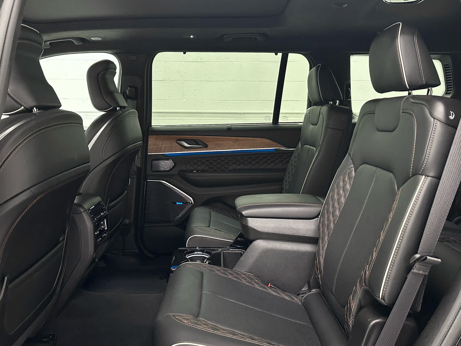 Used 2023 Jeep Grand Cherokee L Summit AWD/4WD image 15