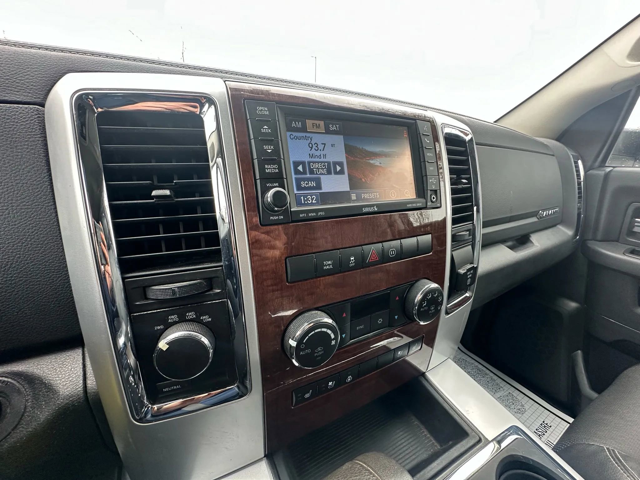 Used 2012 RAM 1500 Laramie image 18