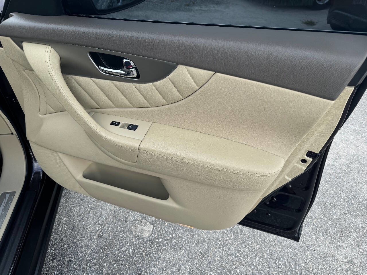 Used 2014 INFINITI QX70 Base 4dr SUV (3.7L V6) image 17