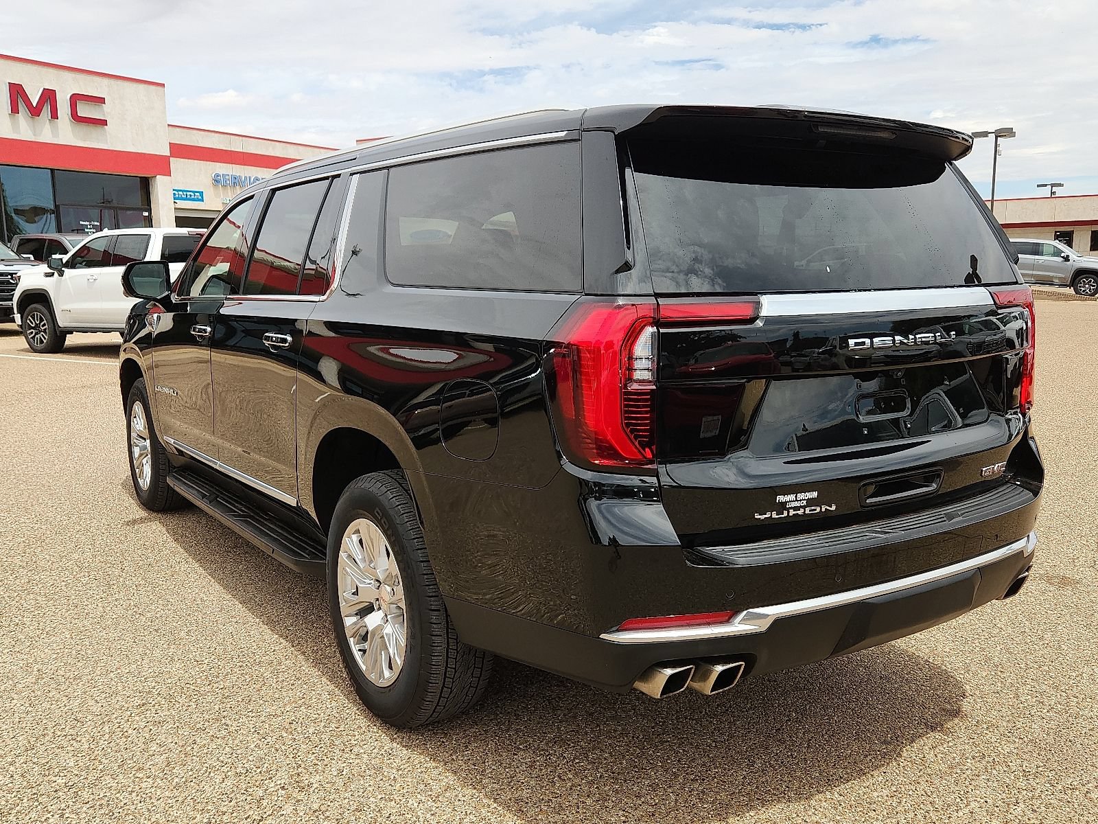 Used 2025 GMC Yukon XL Denali AWD/4WD image 3
