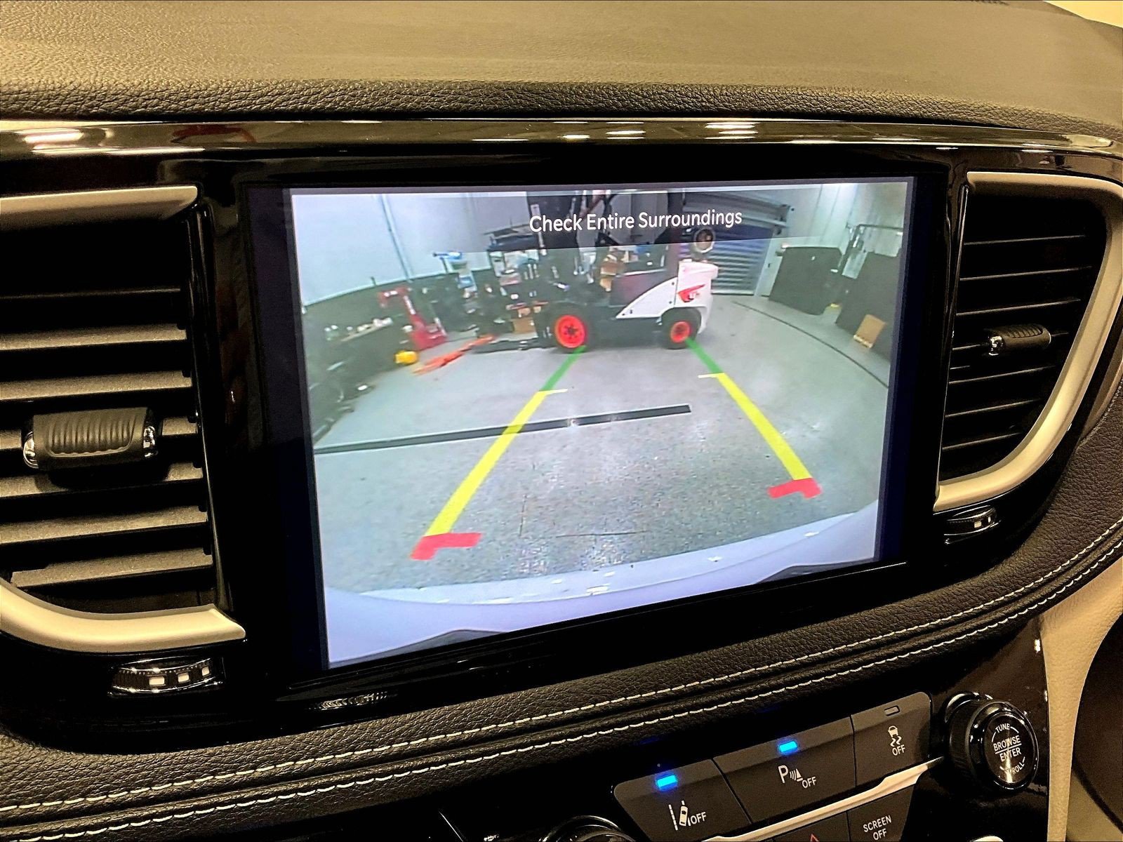 Used 2024 Chrysler Pacifica Limited FWD image 36