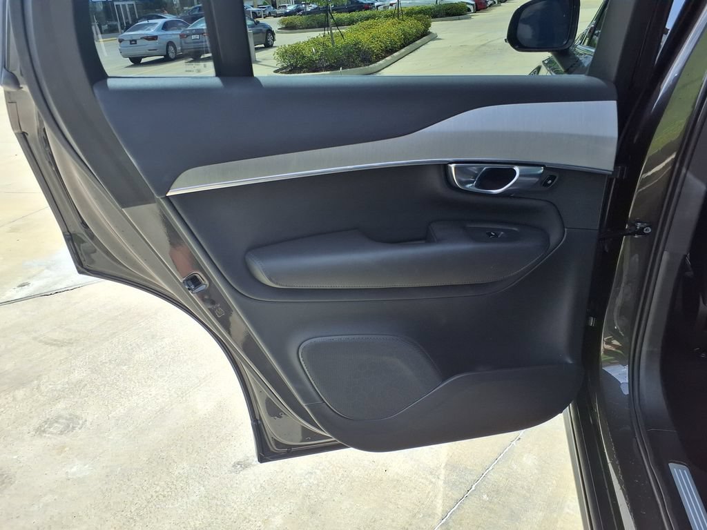 Certified 2025 Volvo XC90 B5 Core w/ Protection Package Premier AWD/4WD image 17