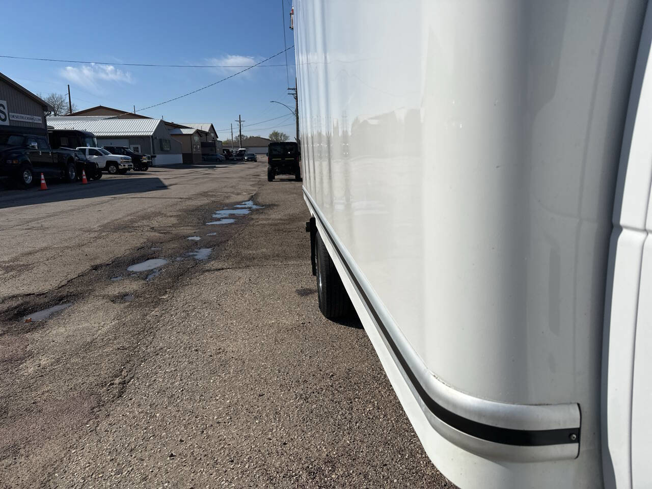 Used 2017 Ford E-350 and Econoline 350 Super Duty w/ Exterior Upgrade Package image 32