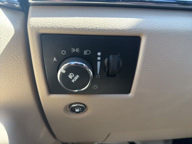 Used 2014 Jeep Grand Cherokee Limited w/ Trailer Tow Group IV AWD/4WD image 32