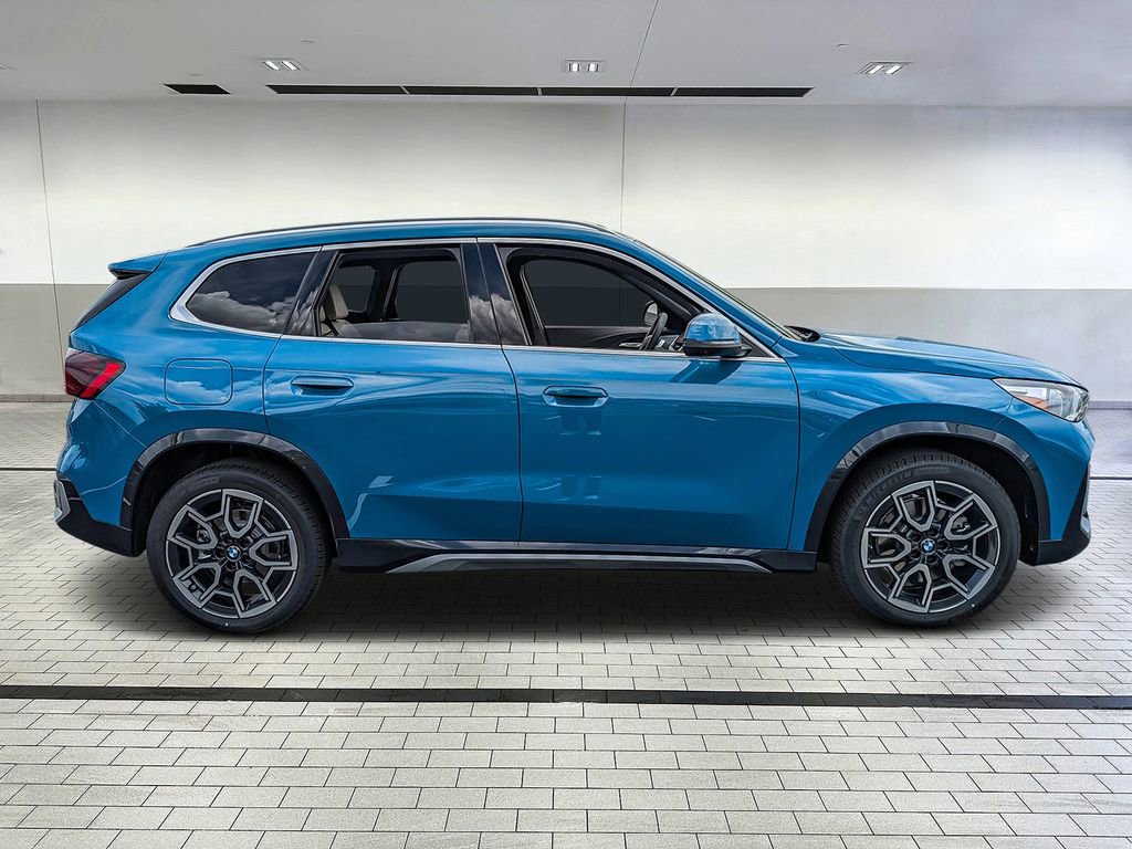 Certified 2025 BMW X1 xDrive28i w/ Technology Package image 6