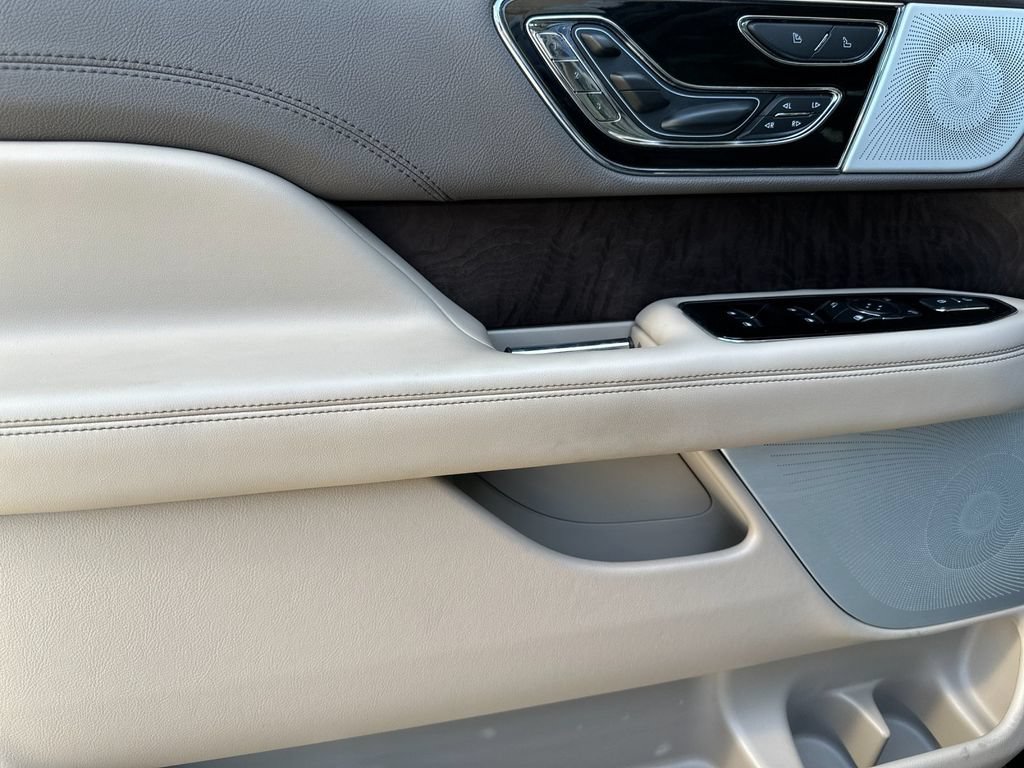 Certified 2024 Lincoln Navigator Reserve AWD/4WD image 10