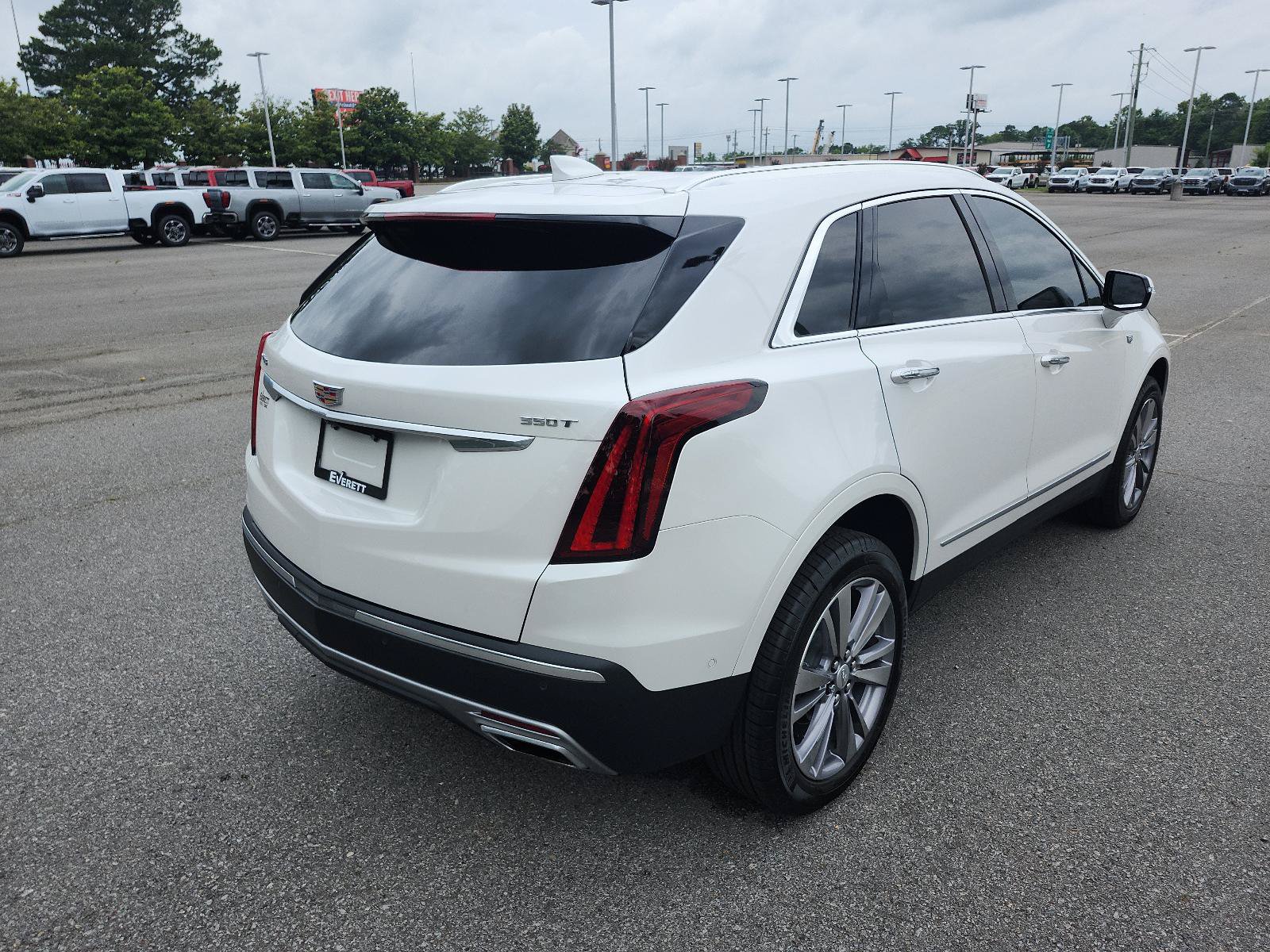 Used 2024 Cadillac XT5 Premium Luxury w/ Technology Package FWD image 3