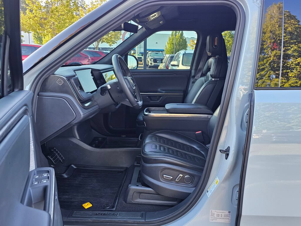 Used 2025 Rivian R1S Adventure Dual AWD/4WD image 21
