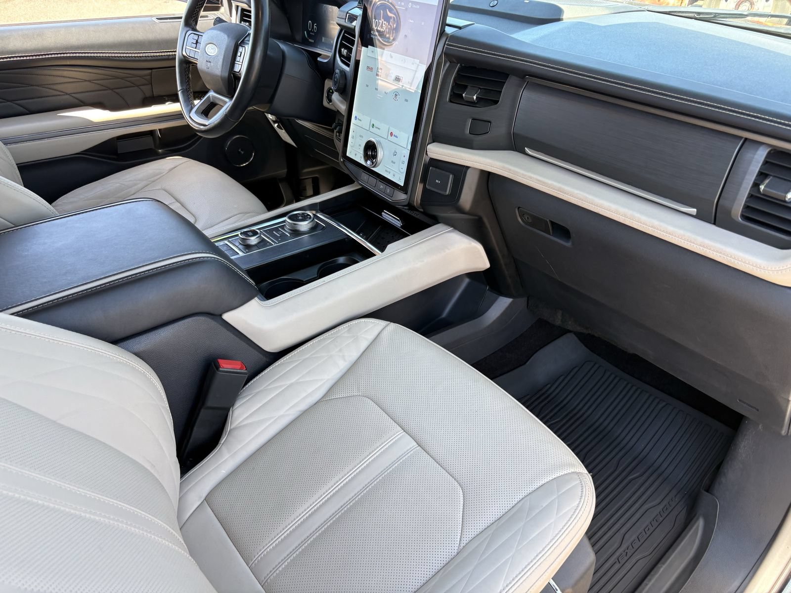 Used 2023 Ford Expedition Platinum AWD/4WD image 14