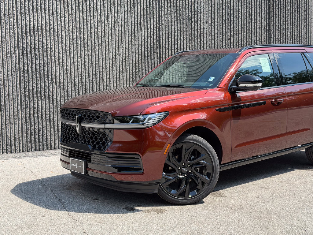 New 2027 Lincoln Navigator Reserve w/ Jet Appearance Package AWD/4WD image 2