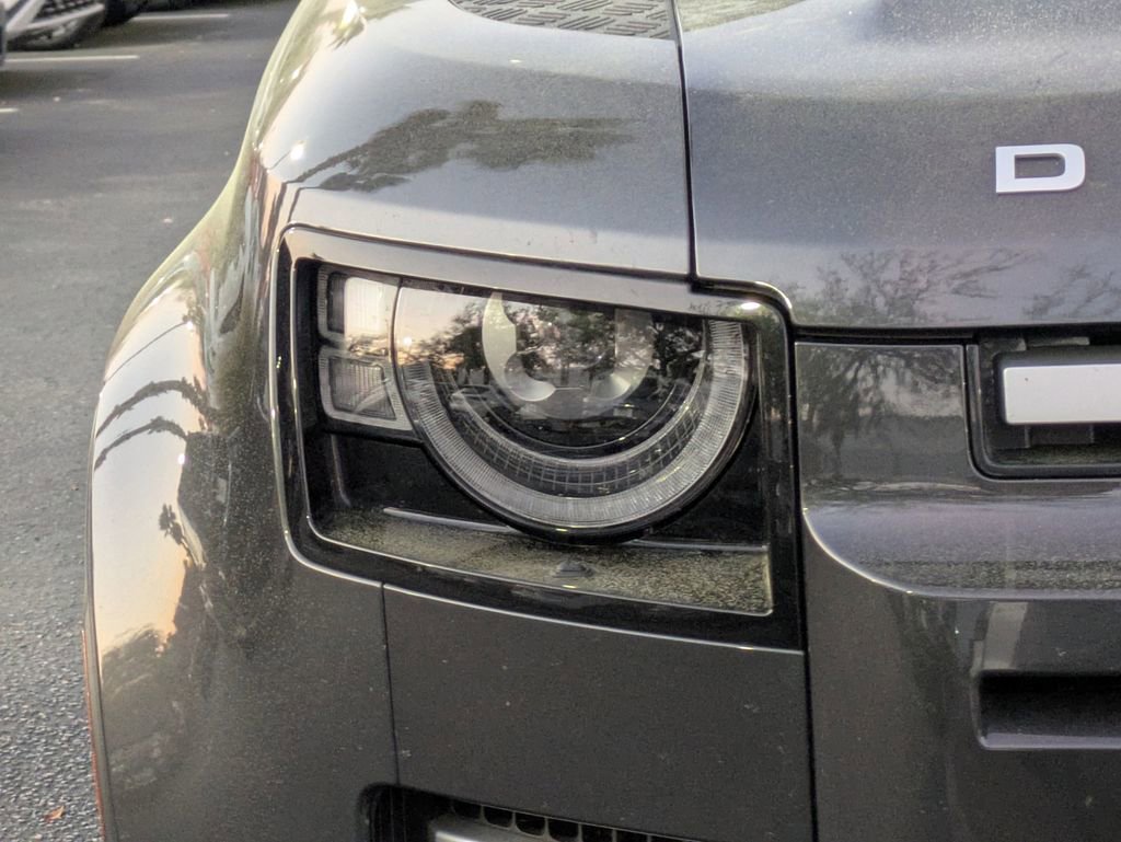 Used 2025 Land Rover Defender 130 S image 10