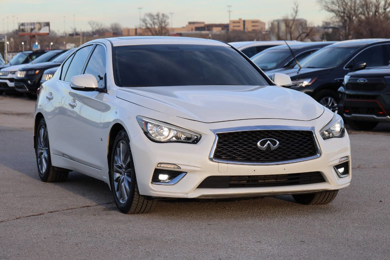 Used 2019 INFINITI Q50 Luxe w/ Essential Package (3.0T Luxe) image 4