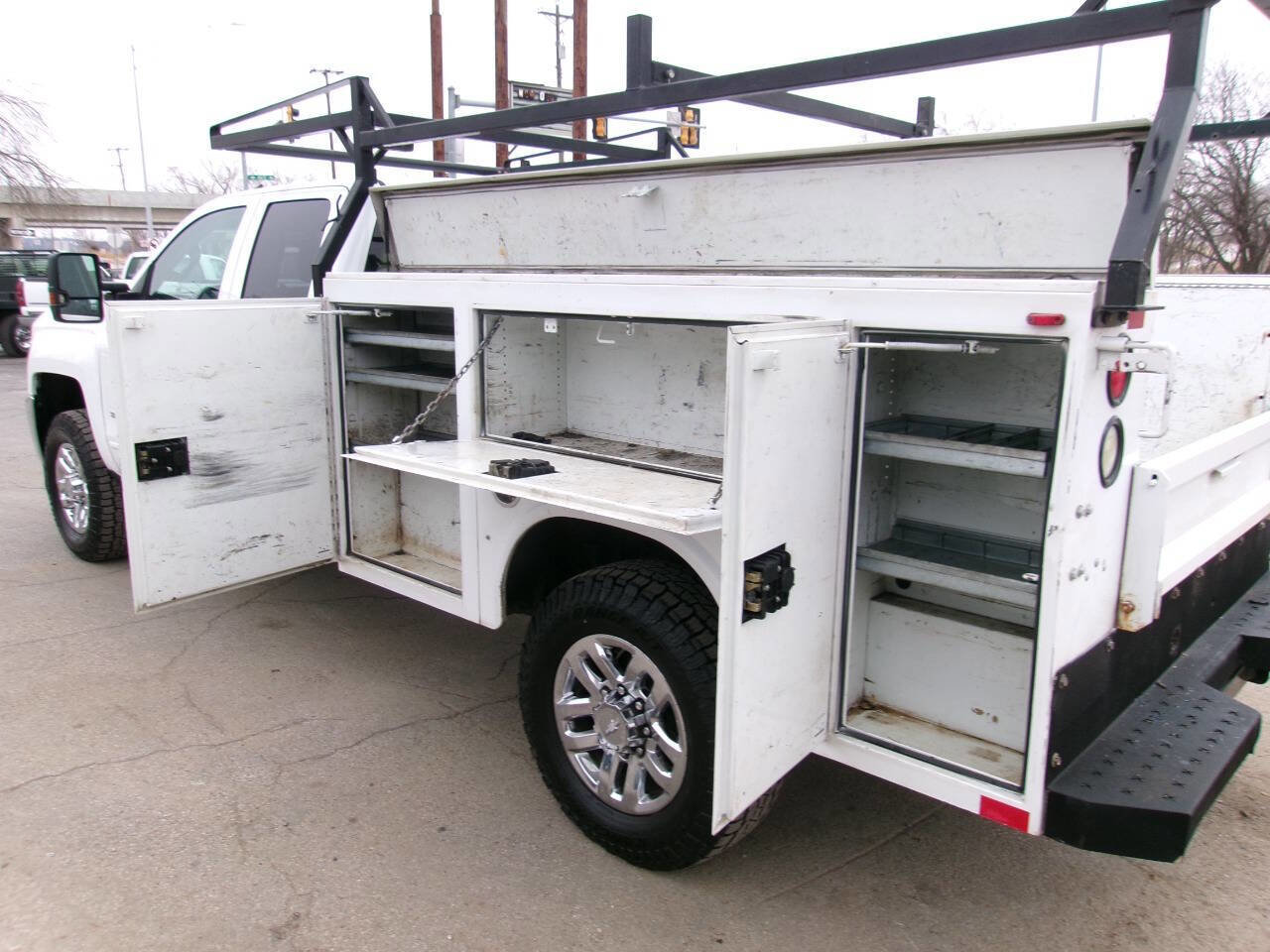 Used 2017 Chevrolet Silverado 3500 LT image 2