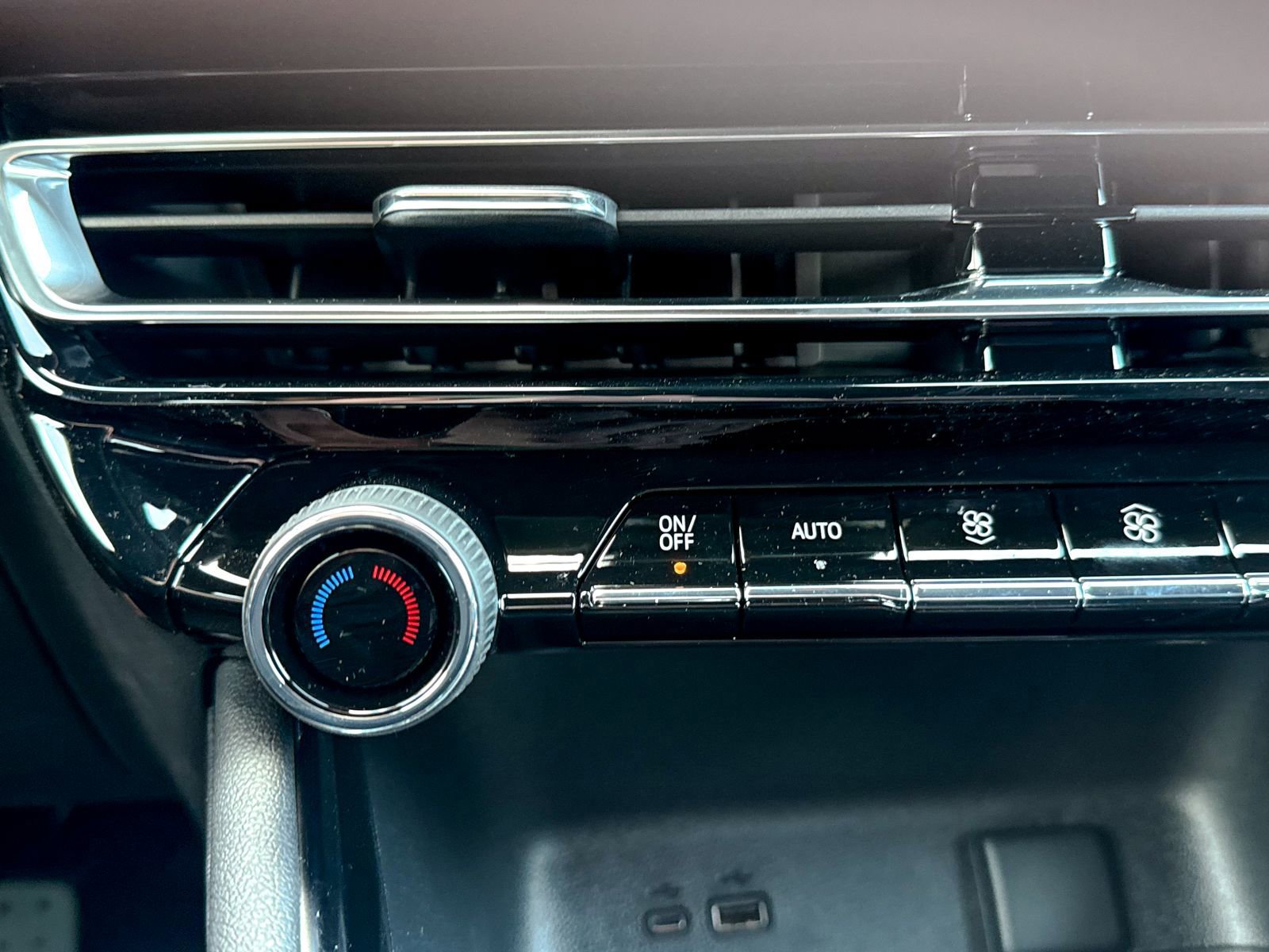 New 2026 Chevrolet Traverse LT w/ Sun and Wheel Package AWD/4WD image 33