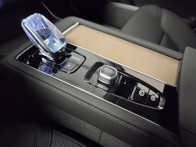 New 2026 Volvo XC90 B5 Plus w/ Protection Package Premier AWD/4WD image 19