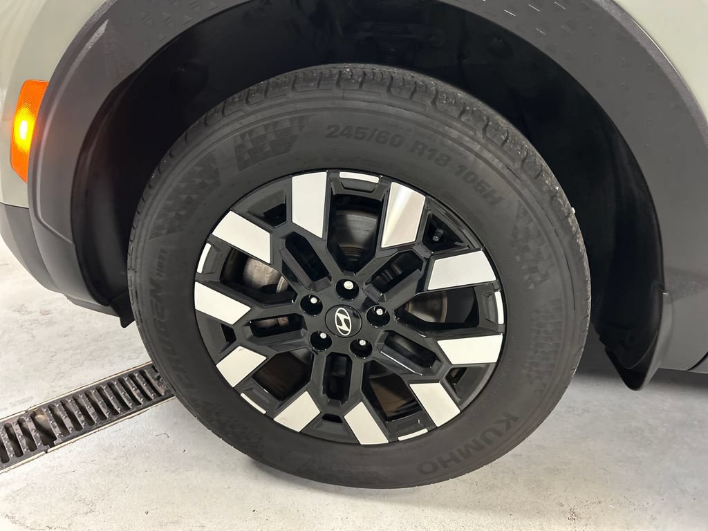 Used 2025 Hyundai Santa Cruz SEL FWD image 9