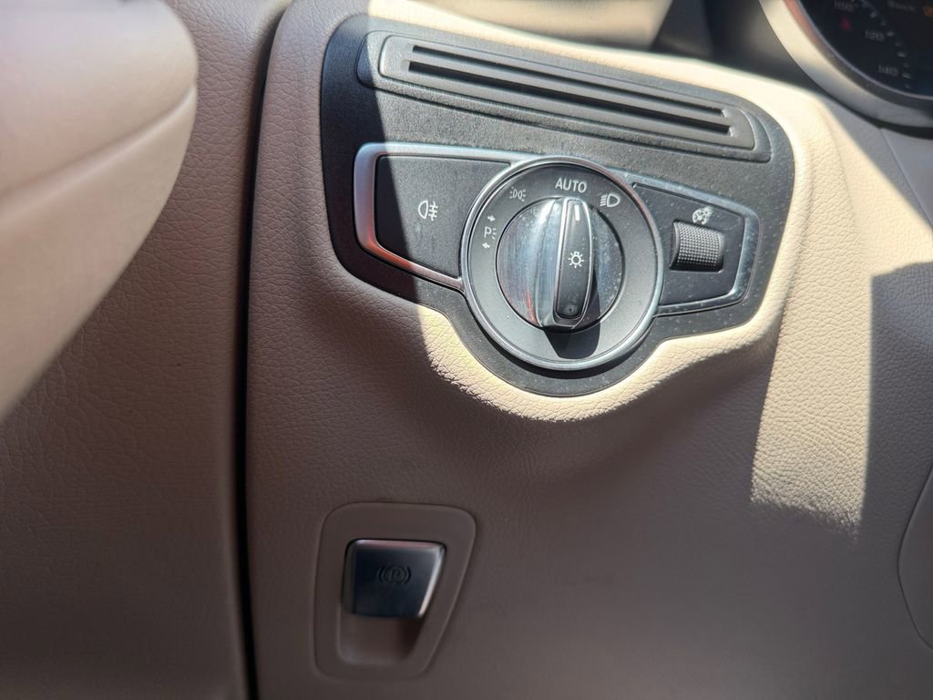 Certified 2022 Mercedes-Benz GLC 300 4MATIC w/ Premium Package Lite image 22