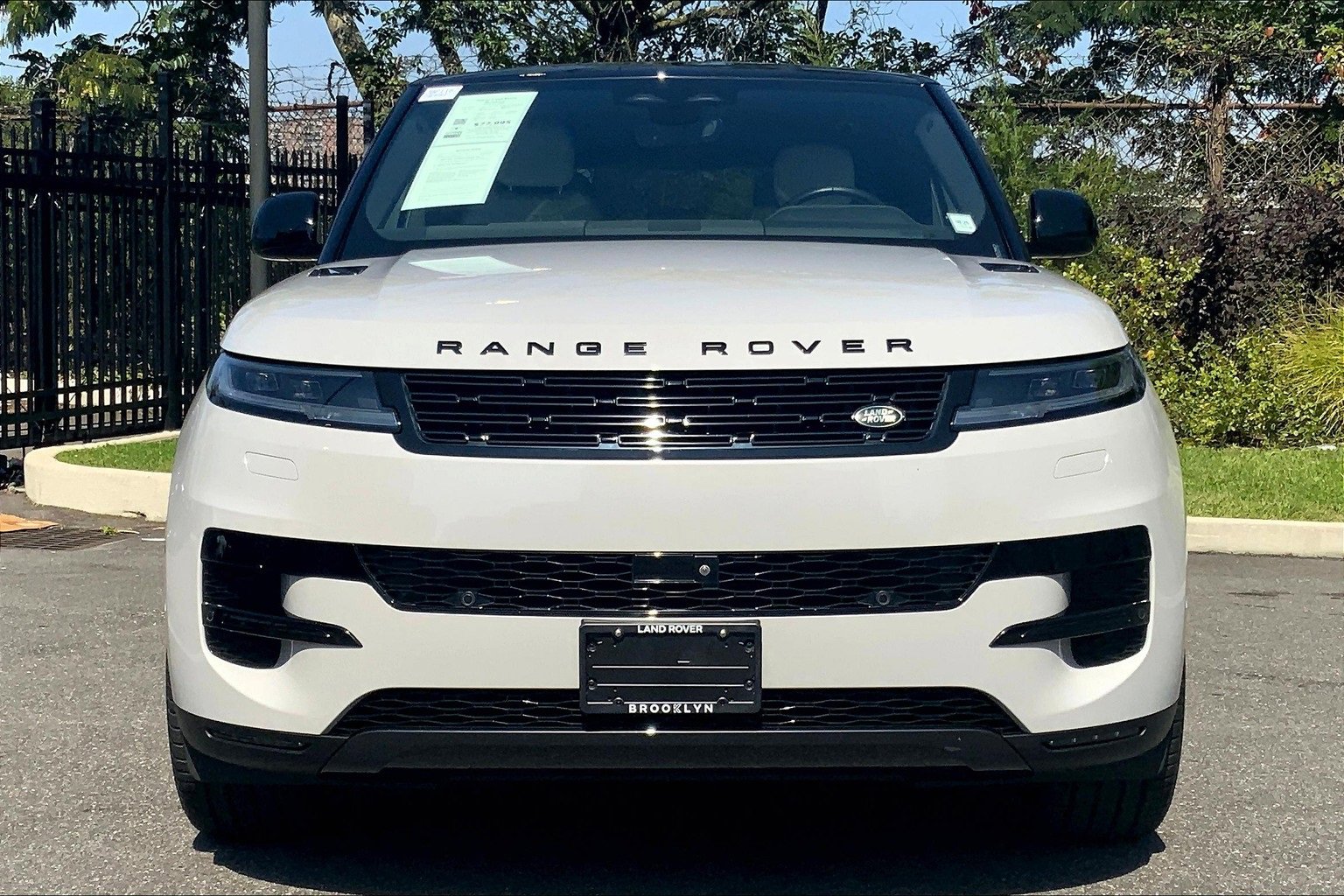 Used 2024 Land Rover Range Rover Sport SE image 3