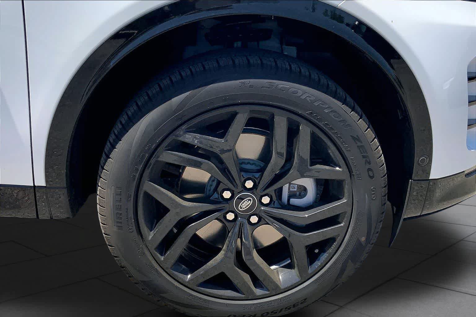 New 2026 Land Rover Discovery Sport Landmark AWD/4WD image 11