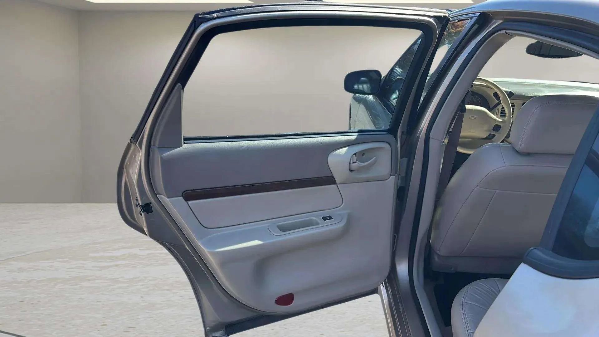 Used 2005 Chevrolet Impala LS w/ Preferred Equipment Group image 13