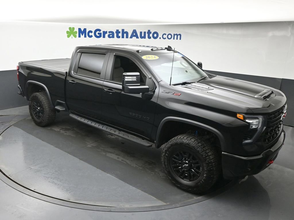 Used 2024 Chevrolet Silverado 2500 ZR2 w/ Technology Package AWD/4WD image 3