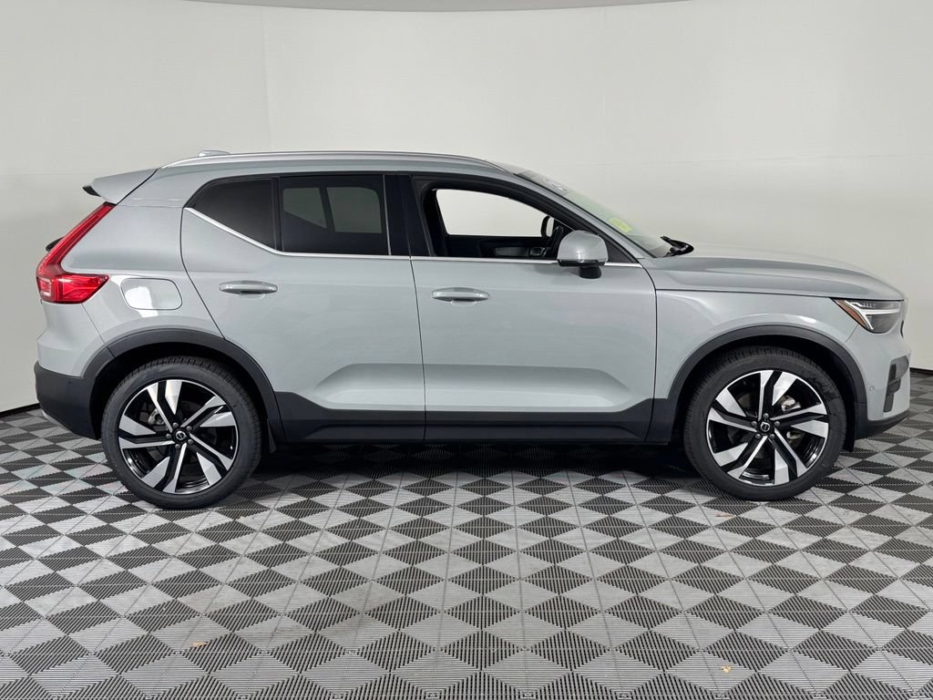 Certified 2024 Volvo XC40 B5 Plus w/ Climate Package AWD/4WD image 5