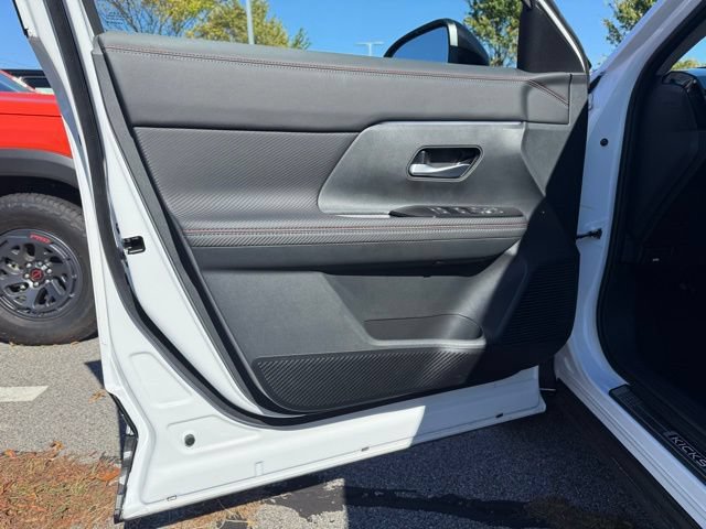 New 2026 Nissan Kicks SR w/ SR Premium Package AWD/4WD image 16