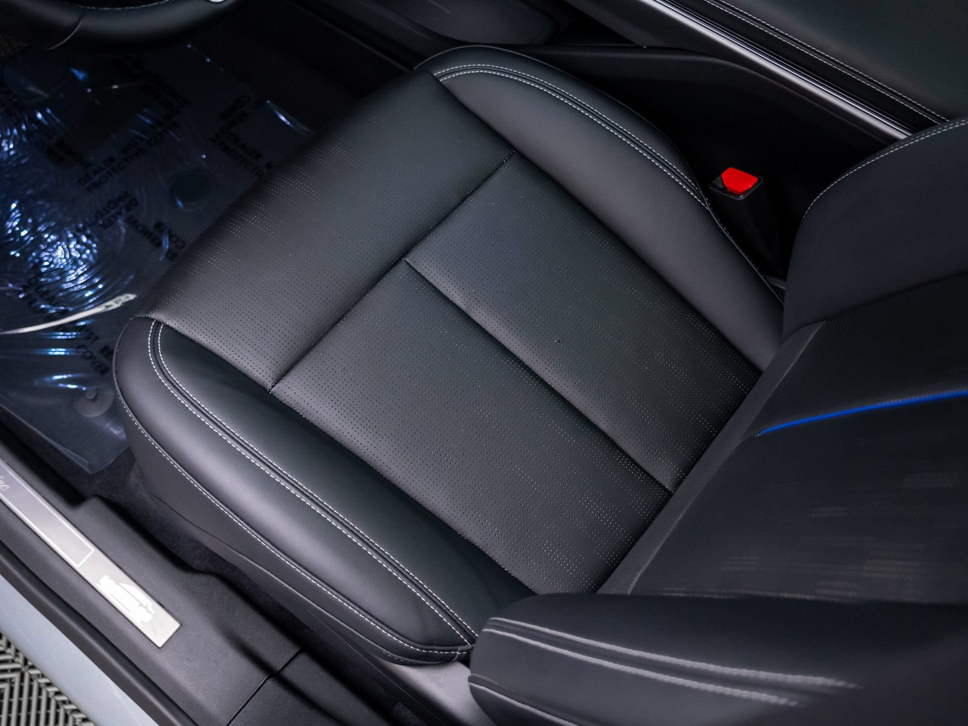 Certified 2024 Cadillac Lyriq Luxury w/ LPO, Floor Liner Package AWD/4WD image 18