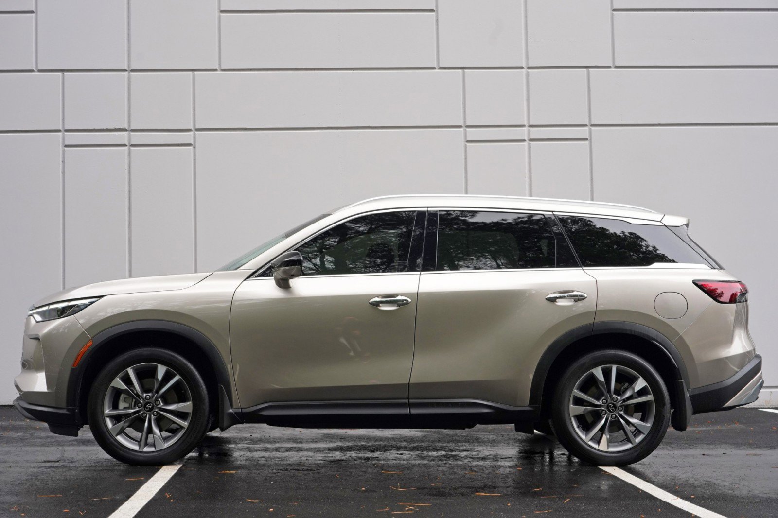 Used 2022 INFINITI QX60 Luxe w/ Cargo Package FWD image 8