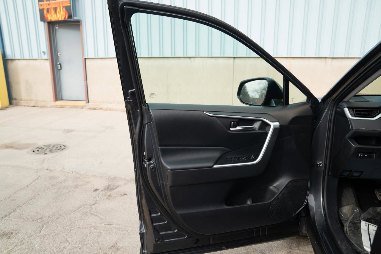 Used 2024 Toyota RAV4 XLE image 21