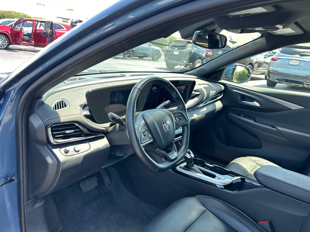 Certified 2025 Buick Envista Avenir FWD image 20