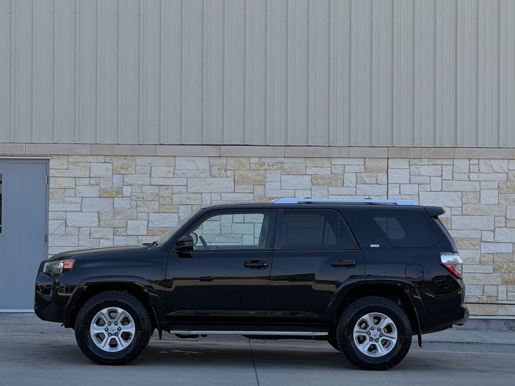 Used 2015 Toyota 4Runner SR5 AWD/4WD image 3