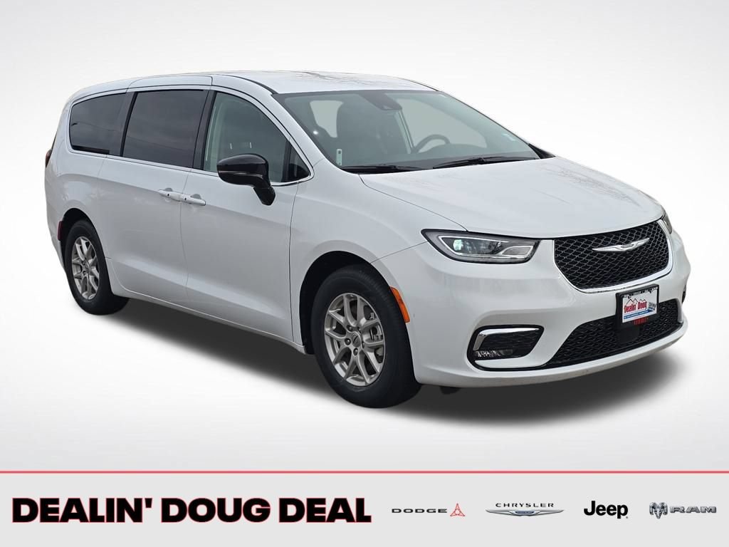 Used 2024 Chrysler Pacifica Touring-L FWD image 7