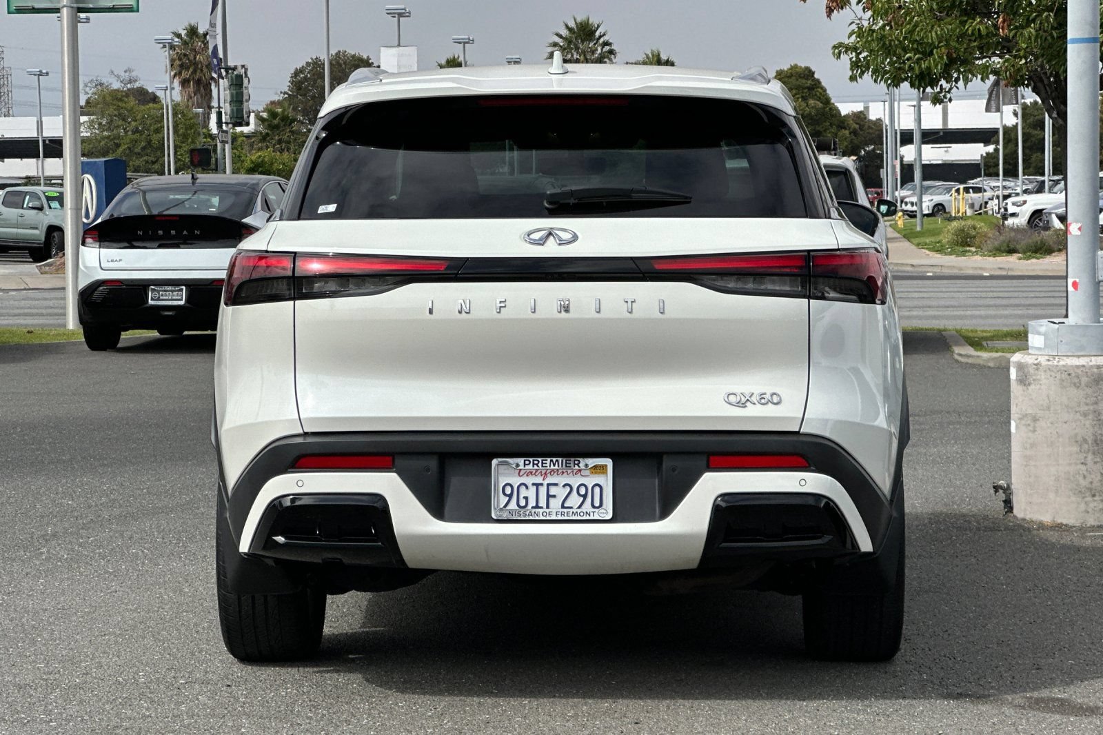 Used 2023 INFINITI QX60 Luxe w/ Cargo Package FWD image 5