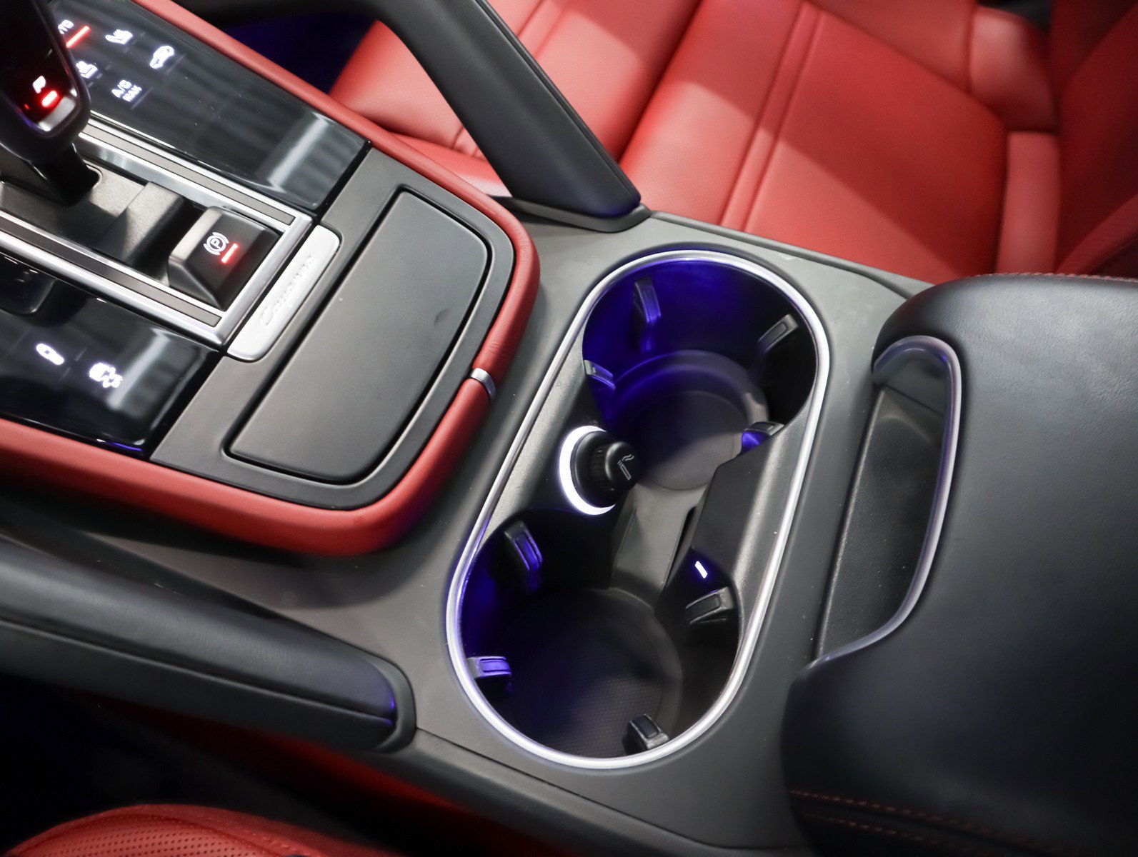 Certified 2023 Porsche Cayenne Platinum Edition image 16