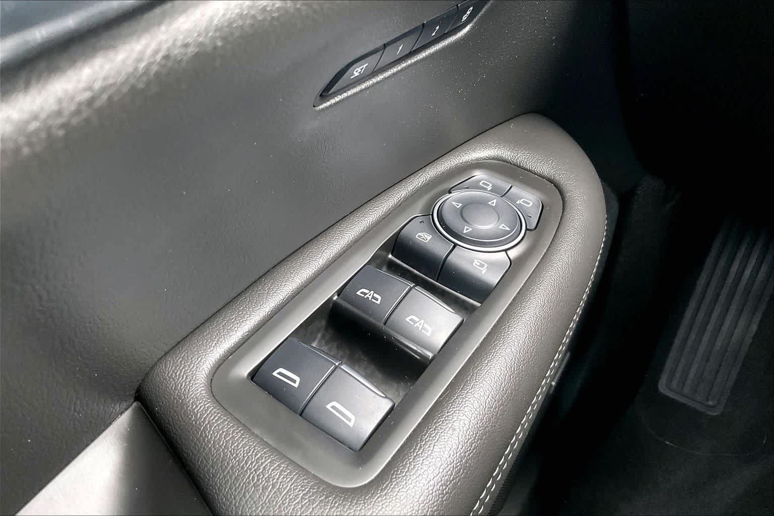 Certified 2025 Cadillac XT6 Premium Luxury FWD image 35